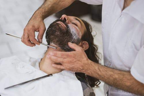 A Guide to Choosing the Perfect Barber Comb for Every Style