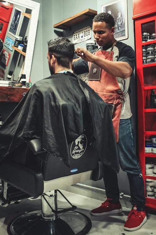 How do Derby razor blades affect the texture and feel of the skin after shaving?