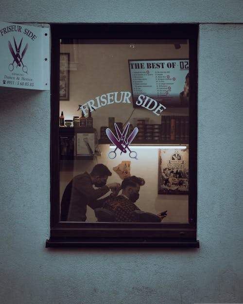 What are the most effective ways to cut thick hair?