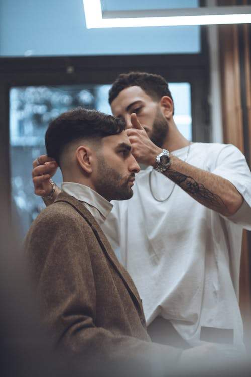 The Role of a Barber in Personal Grooming and Confidence