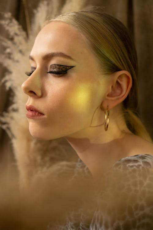 Top 10 Must-Have Perfume Scents for a Signature Salon Experience