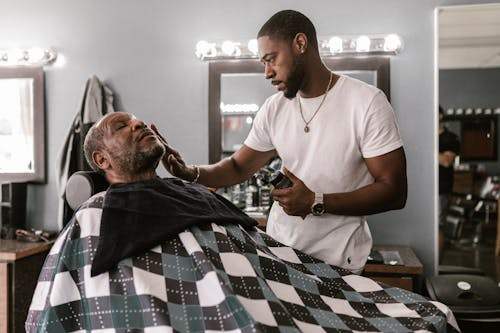 How to Use Derby Razor Blades for a Smooth Head Shave