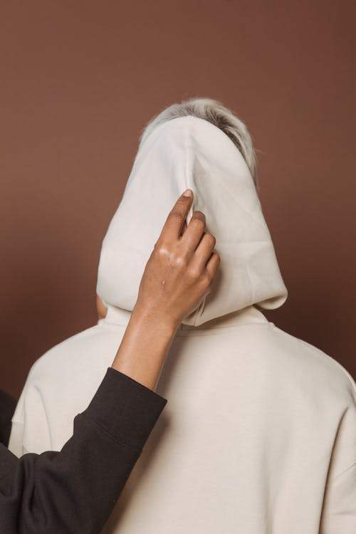 The Top 10 Beauty Influencers to Follow