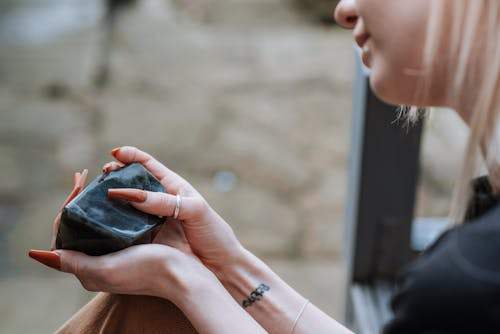 How do I choose the right barber capes?