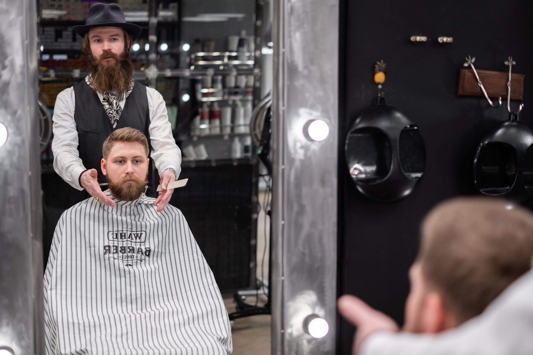 How to Create a Relaxing Atmosphere in Your Barbershop