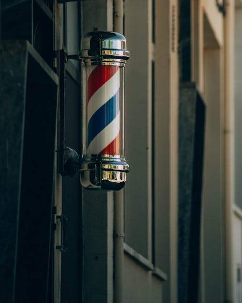 How to Choose the Right Barber Cape for Your Shop