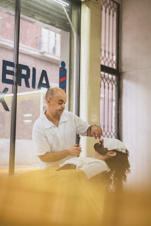 Creating a Messy Hair Look with Nishman Hair Cream