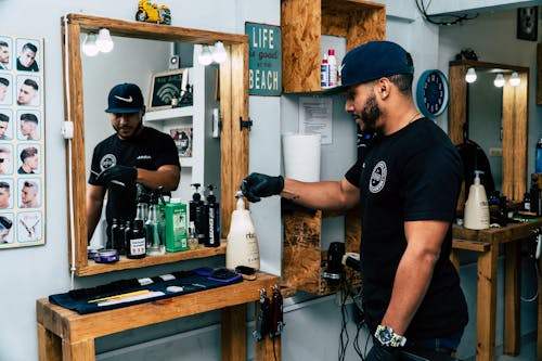 Why Derby Razor Blades Are a Barber’s Best Friend