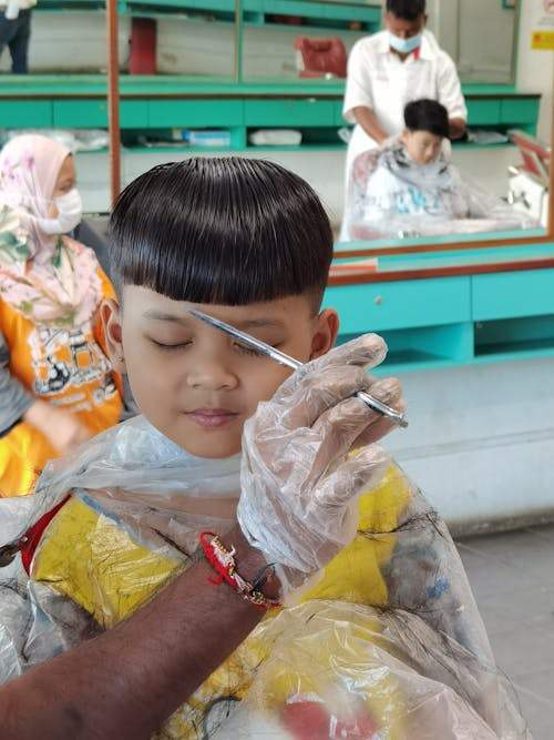 How to market a barber shop on social media?