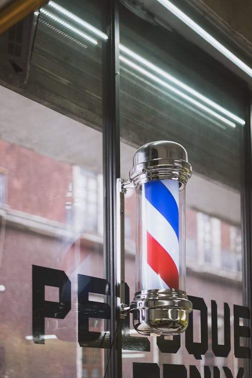 A Guide to Finding the Best Perfume Dispensers for Salons