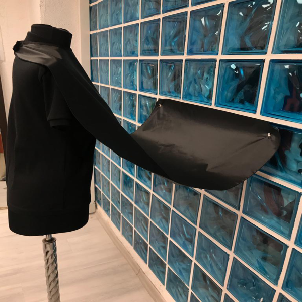 Shaving Factory Self-Cutting Cape - Black