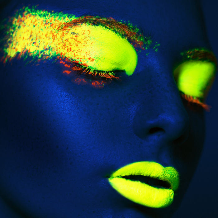 Maquillage pigmenté UV néon - Bleu fluorescent
