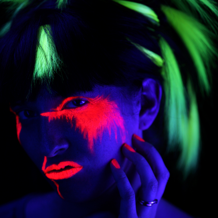 Maquillage pigmenté UV néon - Bleu fluorescent