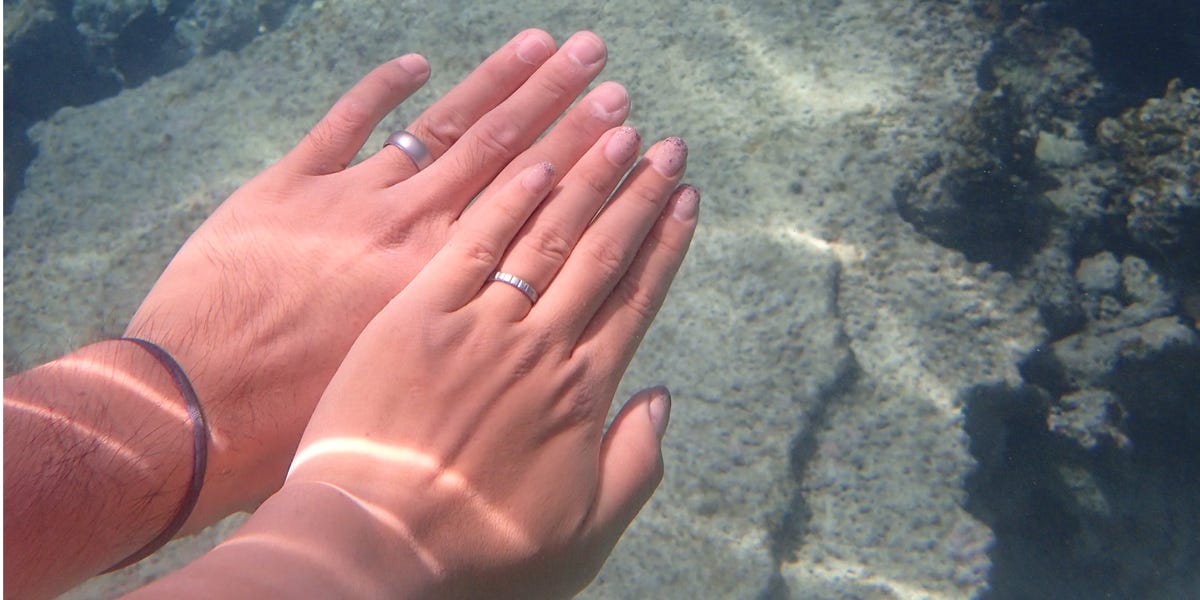 Ensemble de bagues de mariage en silicone à pointes empilables - Turquoise-Noir par ROQ pour femme - Bague 4 x 6 mm