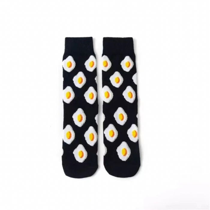 Chaussettes noires aux œufs au plat