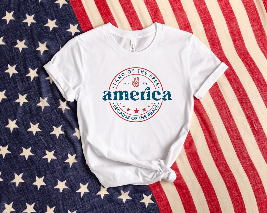 América Tierra de los libres debido a la camisa valiente, camisa de bandera de EE. UU., camisa patriótica, camisa americana, camisa del 4 de julio, Día de la Independencia