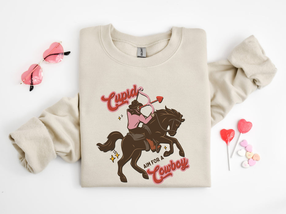 Cupido apunta a una camisa de vaquero, sudadera de vaquero, vaquero del día de San Valentín, camisa campestre del día de San Valentín, día de San Valentín, camiseta de San Valentín de vaquera 